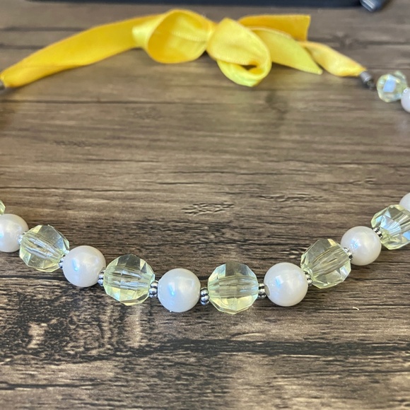 Vintage faux pearl and crystal baroque necklace with yellow satin ribbon - Picture 3 of 8